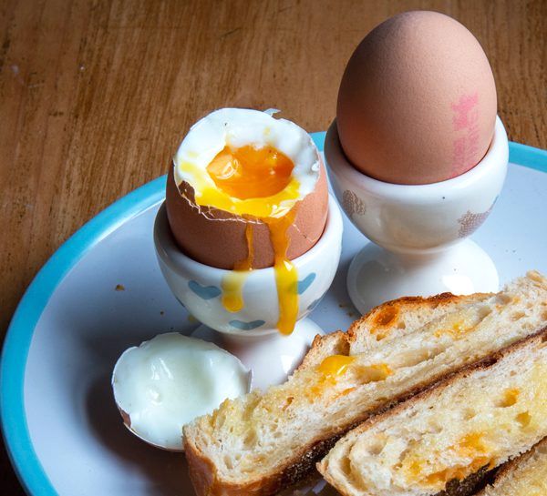 Як правильно варити яйця, щоб вони добре чистилися