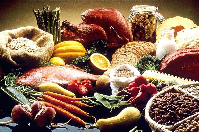 Їжа рослинного та тваринного походження: важливість, переваги та як збалансувати своє харчування