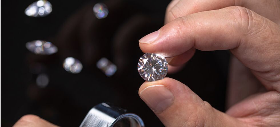 Как определить, настоящий ли бриллиант