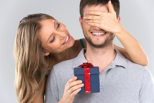 Що подарувати коханому чоловікові? 