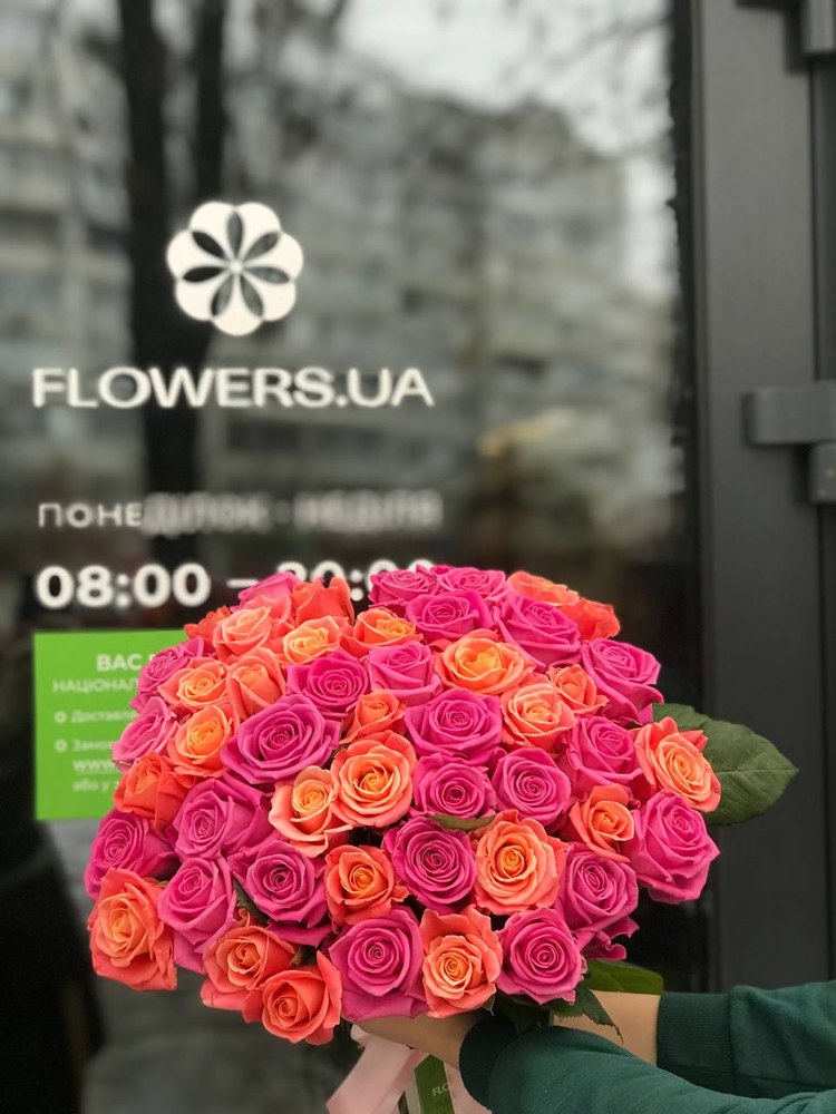 Ніжність у кожній пелюстці: рожеві троянди у букетах Flowers.ua
