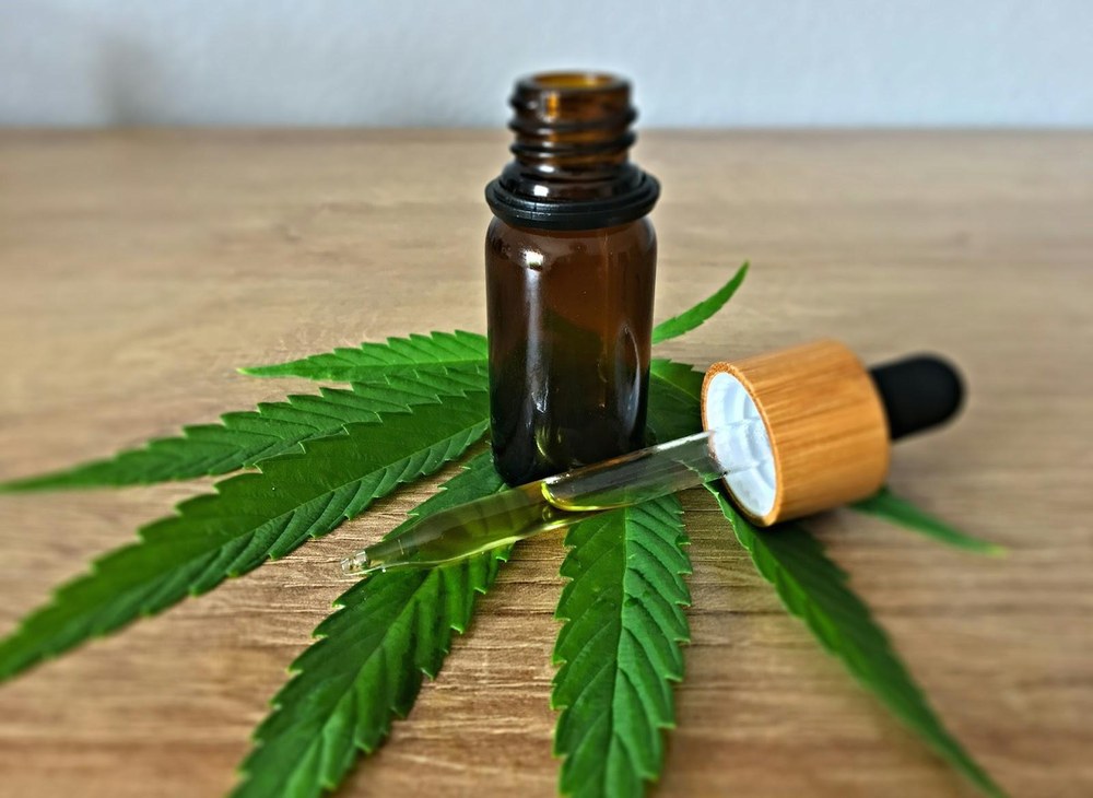 Що таке CBD та навіщо вживати такі добавки