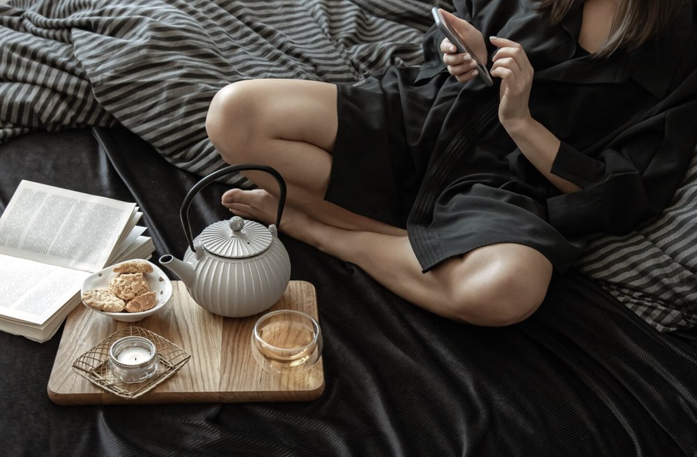 6 вечірніх ритуалів, які допомагають швидше заснути й прокинутися в гарному настрої