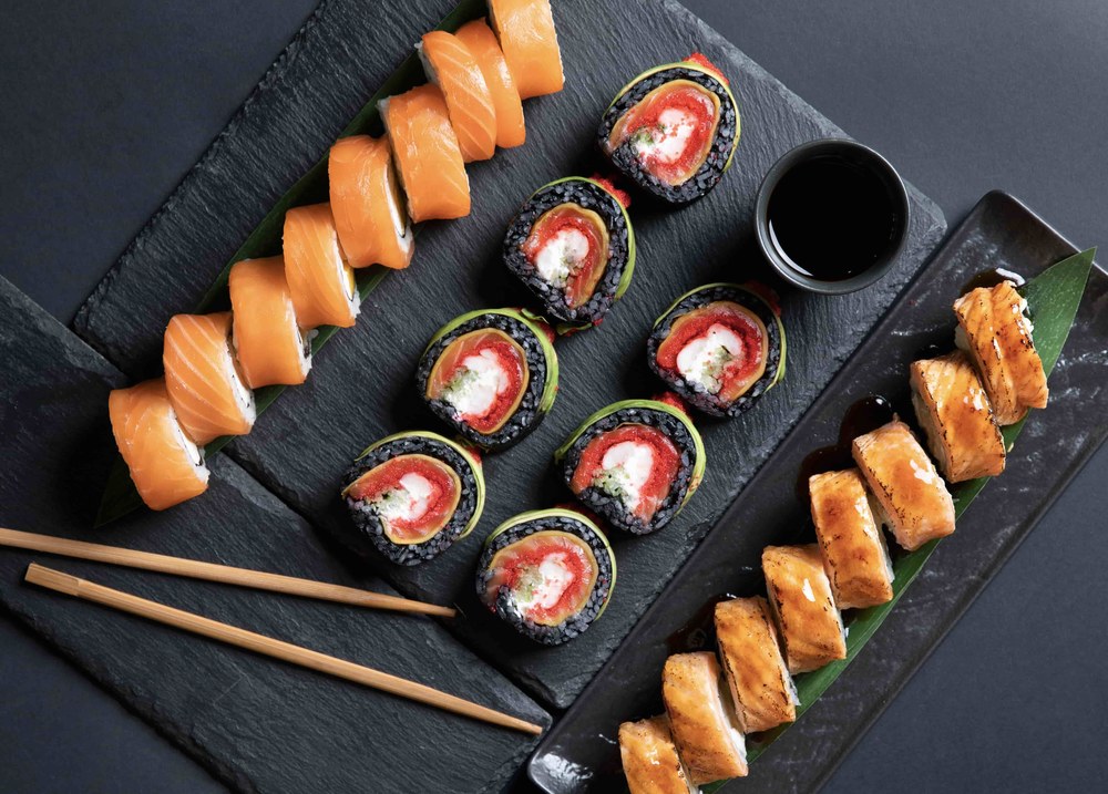 Суші на вечірку: як правильно розрахувати сети для компанії