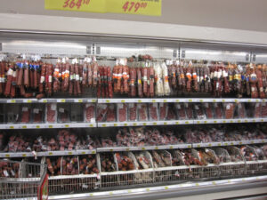 Чому важливо працювати напряму з виробником ковбасних виробів