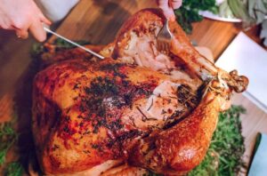 Как лучше приготовить домашнюю курицу, чтобы она была мягкой: рецепты в духовке и мультиварке