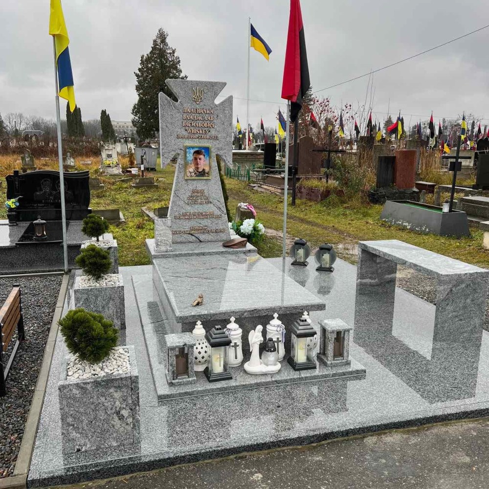 Коли встановлюється пам’ятник з граніту на могилу та що варто знати