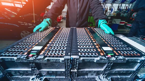 Деградація батареї для електромобіля: Скільки ємності втрачається за рік?