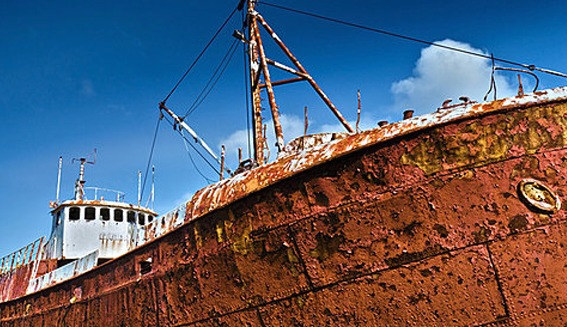 корабель іржавий