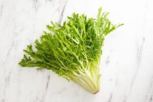 Салат фризе: что это такое, польза, вкус и кулинарные сочетания